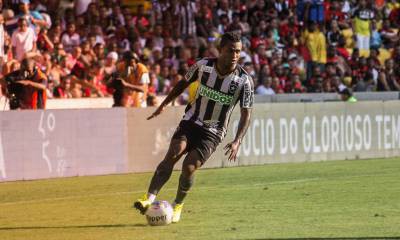Responsabilidade: Jobson tem sido destaque do Botafogo que lidera o Campeonato Estadual (Satiro Sodre/SSpress/Facebook Oficial do Botafogo)
