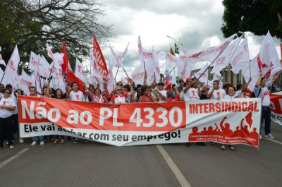 Em  São Paulo, manifestantes interditam Rua da Consolação