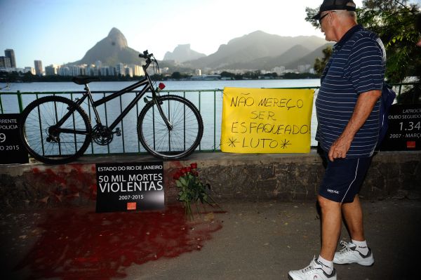  Horizontal - ABr Violência: Protestos marcaram os dias seguintes ao do assassinato do médico (Foto:ABr)