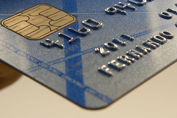 Regras: Cartão de crédito só pode ser enviado com autorização do titular