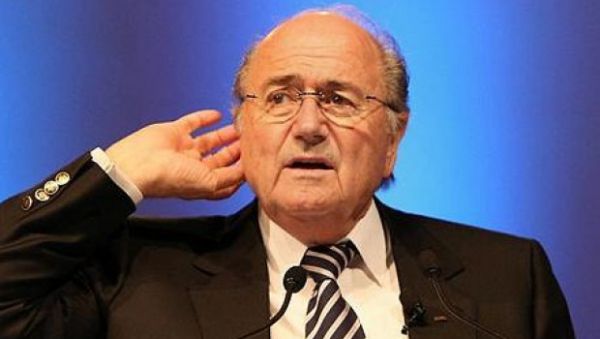Caiu: Joseph Blatter tem situação cada vez mais delicada(Foto: Arquivo)