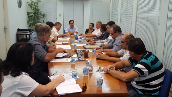 Representantes de entidades empresariais de Volta Redonda e Barra Mansa se reúnem com Abertassi (foto: Divulgação)