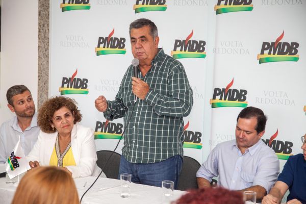 Confiante: Durante inauguração da sede do PMDB, Picciani disse que acredita em muitas vitórias do partido na região