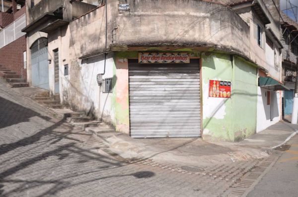 Local do crime: Leonardo foi morto a tiros quando estava no Bar das Andorinhas, no Retiro, em Volta Redonda (Foto: Franciele Bueno) 