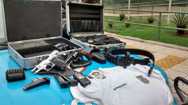 Apreensão: Materiais furtados, armas e munições foram encontradas com o suspeito em Volta Redonda (Foto: Cedida pela Polícia Militar)