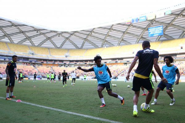 Preparação: Jogadores treinaram em campo reduzido e testaram a movimentação com a bola (Lucas Figueiredo/CBF)