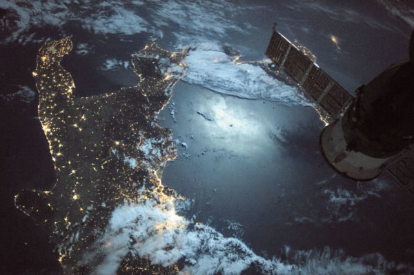 Espaço: A Itália em uma noite de lua cheia