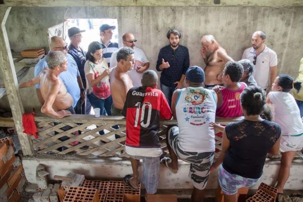 Cerca de 10 pessoas invadiram a área do antigo Clube de Malha Vasco da Gama, no Retiro (Foto: Gabriel Borges/PMVR)