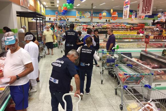 Vigilância Sanitária fiscaliza mercados em diversos pontos do Rio