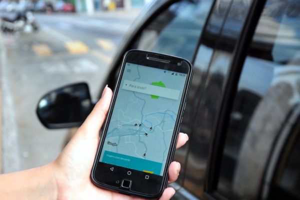 Uber: Autorização para regularizar o serviço poderá cair nas mãos da prefeitura (Paulo Dimas)