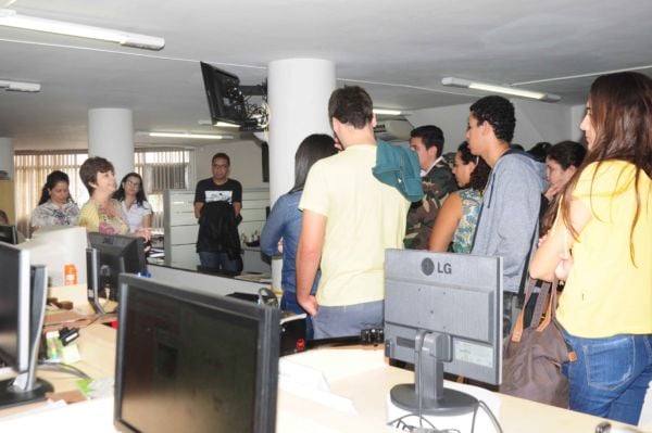 Visitantes: Alunos da Faculdade Canção Nova, de Cachoeira Paulista (SP), conheceram o DIÁRIO DO VALE na manhã desta segunda-feira (Foto: Franciele Bueno)