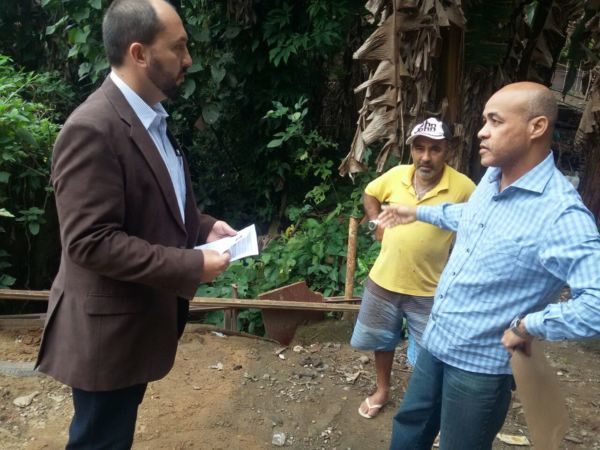 No local: Vereador conversa com vice-prefeito sobre problemas do córrego Bugio 