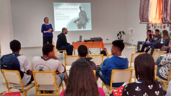 Ação: Objetivo da oficina foi desenvolver o olhar fotográfico (Foto: Divulgação)