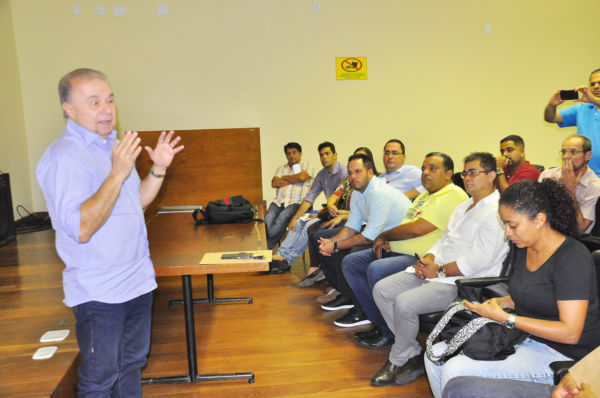 Fernando Jordão e líderes comunitários e sindicais discutem medidas para amenizar crise no Estaleiro BrasFels