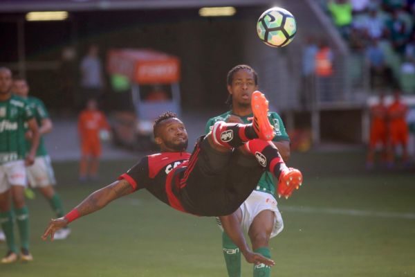 Rafael Vaz teve atuação abaixo da crítica diante do Palmeiras