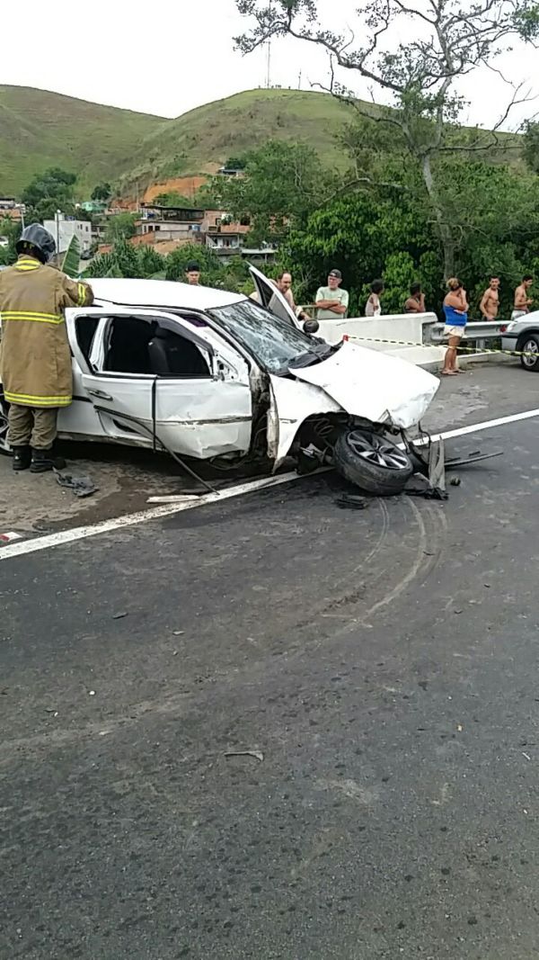 Vítima fatal estaria no Gol envolvido em acidente (Foto: Cedida pela Polícia Rodoviária Federal)