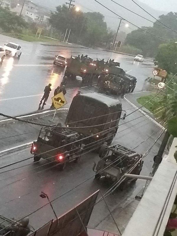 Exército faz operação no Frade, em Angra dos Reis (Foto: Enviada por WhatsApp)