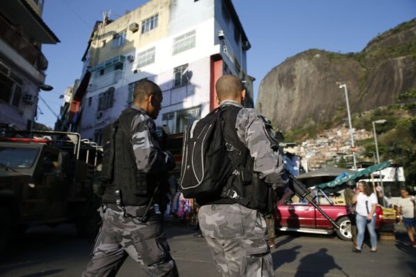 Forças de segurança têm dificuldades em pacificar a Rocinha 
