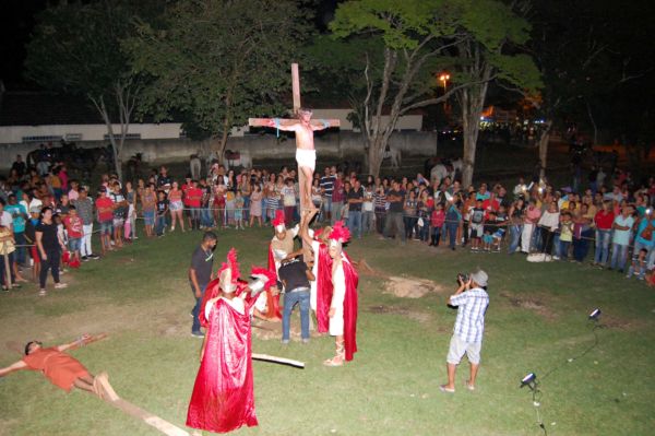 Sexta-feira Santa: Cerca de 200 moradores do distrito se juntam para recontar a Paixão de Cristo em Barra Mansa (Foto: Chico de Assis)