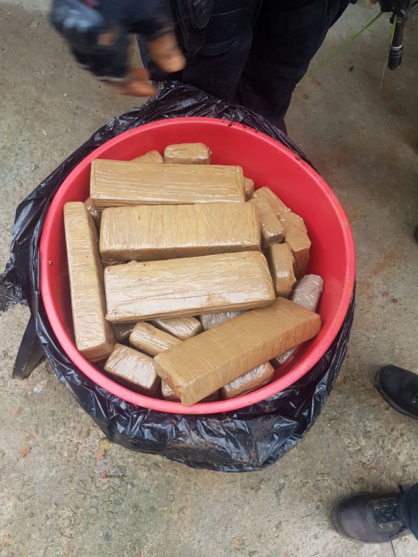 Segundo delegado, foram apreendidas cerca de 60 quilos de drogas (foto: Enviada por WhatasApp)