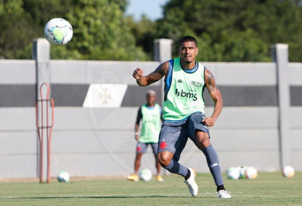 Vasco Contrata Lateral Direito L O Matos At O Fim Da Temporada De