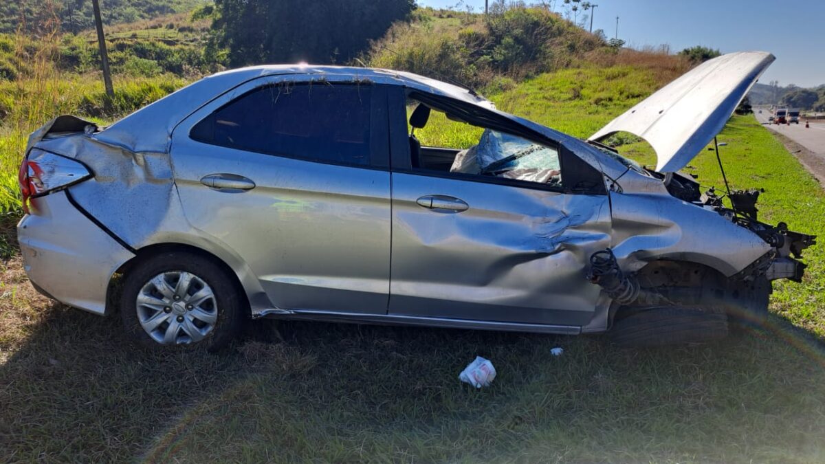 Carro Capota Na Dutra E Deixa Mulher Ferida Em Pira Di Rio Do Vale