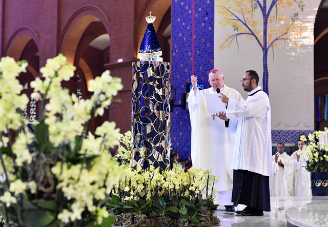 Iniciadas as homenagens à Nossa Senhora Aparecida no Santuário