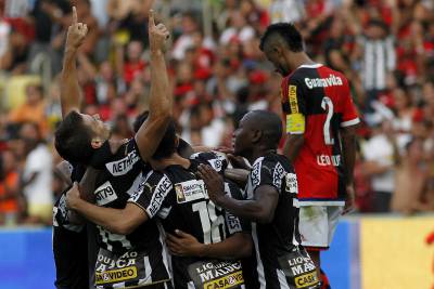 No primeiro clássico do ano: Botafogo conta um pouquinho com a sorte e leva a melhor sobre o Flamengo (Foto: Flickr/Botafogo Oficial) 