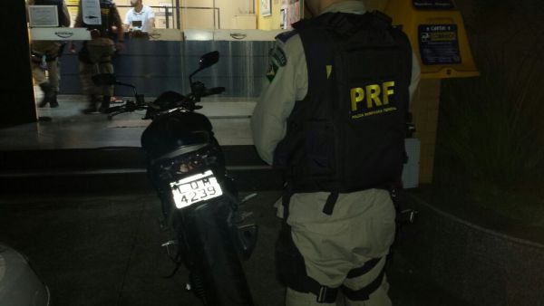 Moto apreendida (Foto: Cedida pela Polícia Rodoviária Federal)