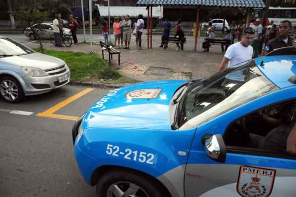 Assassinato: Crime ocorreu próximo a um ponto de ônibus e em frente a uma clínica de cardiologia (Foto: Paulo Dimas)