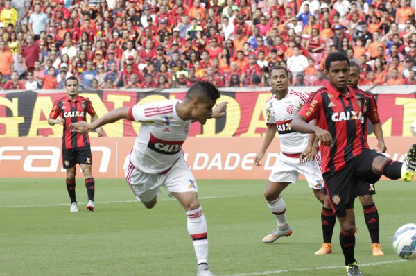 Vitória: Everton escorou cruzamento de cabeça e fez o único gol da partida entre Sport e Flamengo (Foto: Flamengo.com.br)