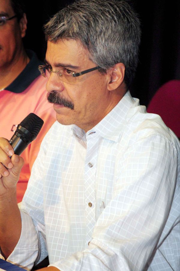 Luiz Sérgio: ‘Oposição quer realizar a profecia de Bornhausen’
