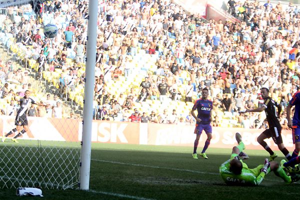 Batido: Nenê faz o primeiro gol do Vasco na vitória sobre o Sport
