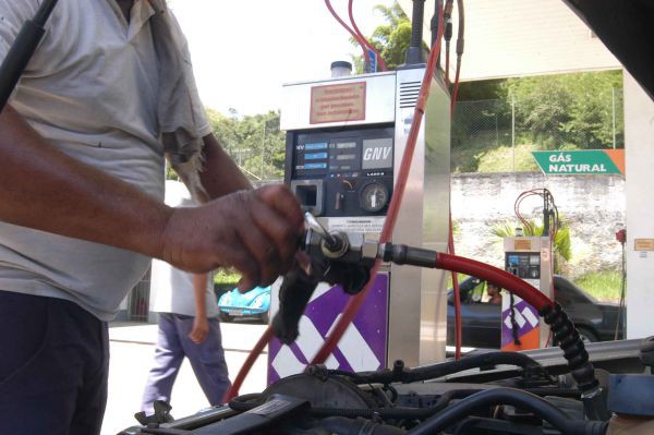 Vantagem: Ir a Resende e abastecer com GNV sai mais barato que abastecer em Volta Redonda, para grandes quantidades de combustível