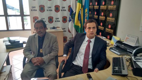 Em ação: Delegado federal Elias Escobar (à esquerda) e o promotor do Gaeco, Bruno Gaspar, investigam participação de policiais em venda de produtos pirateados 