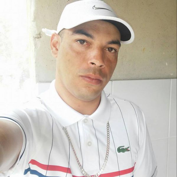 Vítima: Rafael Pereira da Silva tinha 31 anos e foi morto na Rua Dom Antônio Cabral, no bairro São Luiz (Foto: Reprodução Facebook)