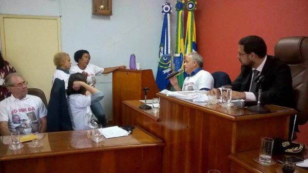 Foto – Divulgação Diálogo: Vereador Paulista conversa com familiares de vítimas da violência 