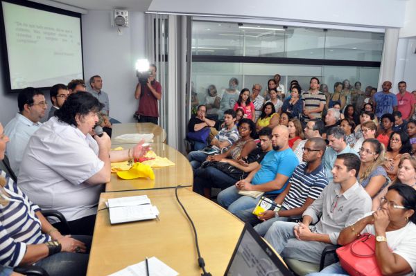 Trabalho em equipe: Prefeito Neto esteve presente em um dos debates e agradeceu o interesse dos profissionais (Foto: Divulgação/PMVR)