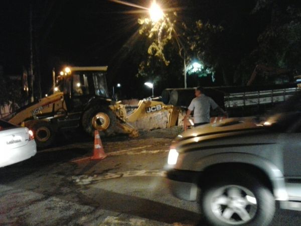 Obras do Saae-VR na Beira-Rio terminaram na madrugada desta terça-feira (Foto: Viviane - Enviada pelo WhatsApp)