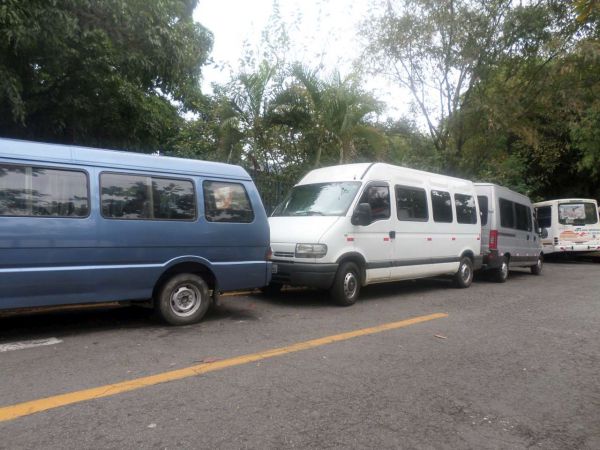 Irregulares: Veículos foram recolhidos e levados para o Depósito Público Municipal (Foto: Divulgação/GMVR)