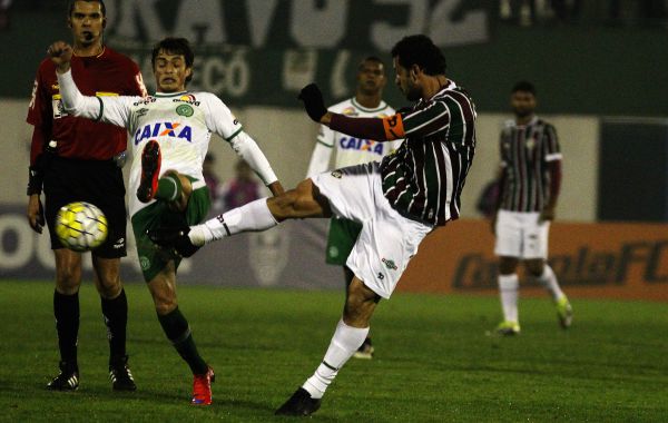 Em jogo de poucas emoções, Fred conseguiu ser facilmente marcado (Foto: Fluminense F.C/Nelson Perez)