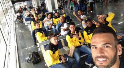 Equipe: Jogadores do Voltaço fazem foto no embarque para Goianésia onde estreiam na Série D