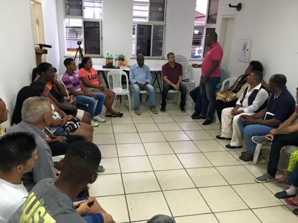 Conversa: Rodrigo Drable fala com integrantes do Fórum Negritude