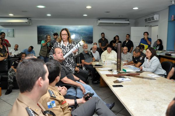 Eventos que serão realizados durante passagem da tocha olímpica em Volta Redonda são discutidos em reunião no gabinete do prefeito Neto (foto: ACS)