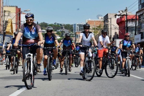 Em Volta Redonda: Diversas pessoas têm participado de grupos ciclísticos (Foto: Felipe Vieira)