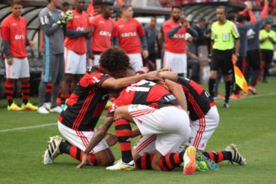 Rubro-negro vai agora para cima do Fluminense em busca da liderança
