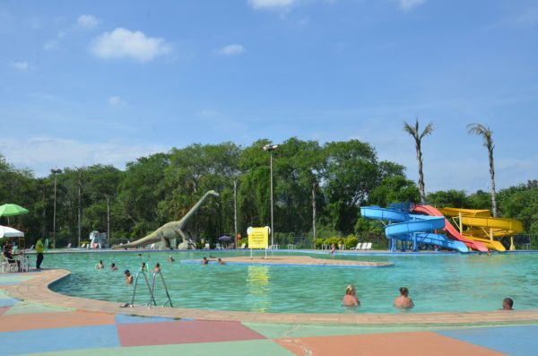 Gratuito: Para frequentar as três piscinas do parque é preciso ser morador de Volta Redonda (Foto: Divulgação/ACS)