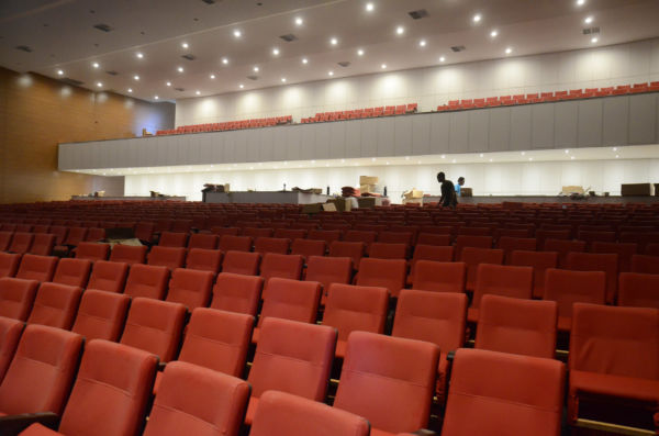 Moderno e espaçoso: Teatro Maestro Franklin fica no Colégio Getúlio Vargas e conta com lugar para quase 800 pessoas (Foto: Divulgação PMVR)
