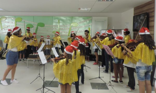 Música e alegria: Coro Infantil da Igreja Batista do Conforto surpreendeu a todos com músicas ao som de violinos (Foto: Divulgação)