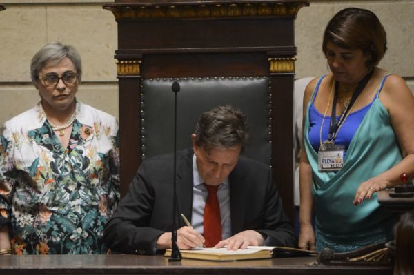 Marcelo Crivella é empossado na Câmara de Vereadores